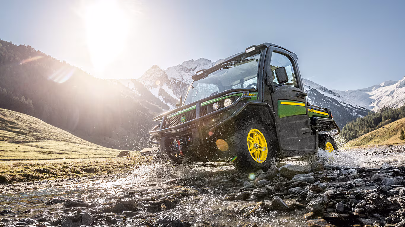 XUV865M Gator